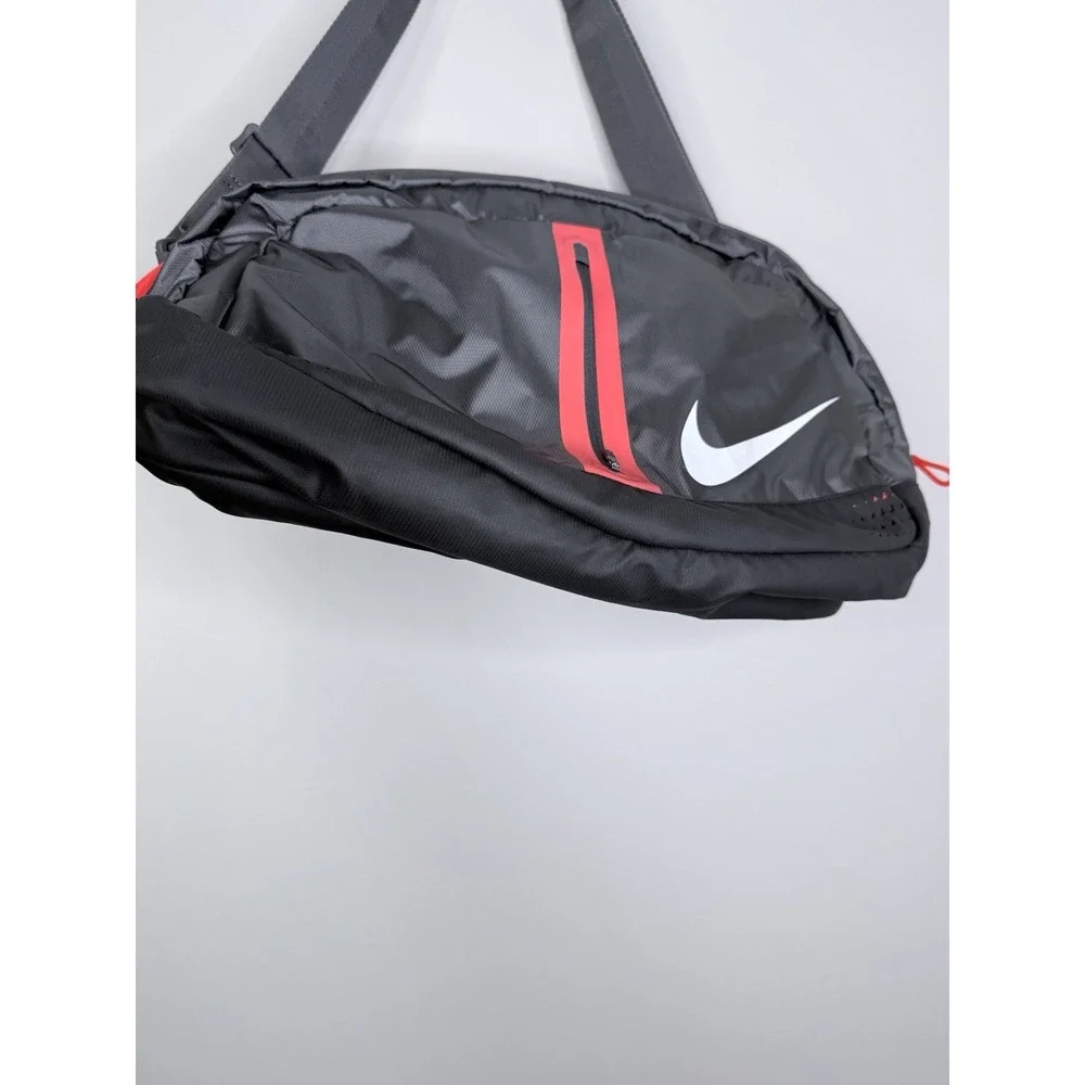 Nike Speed Run Athlete Duffel Bag Sports Travel Adjustable Strap Black